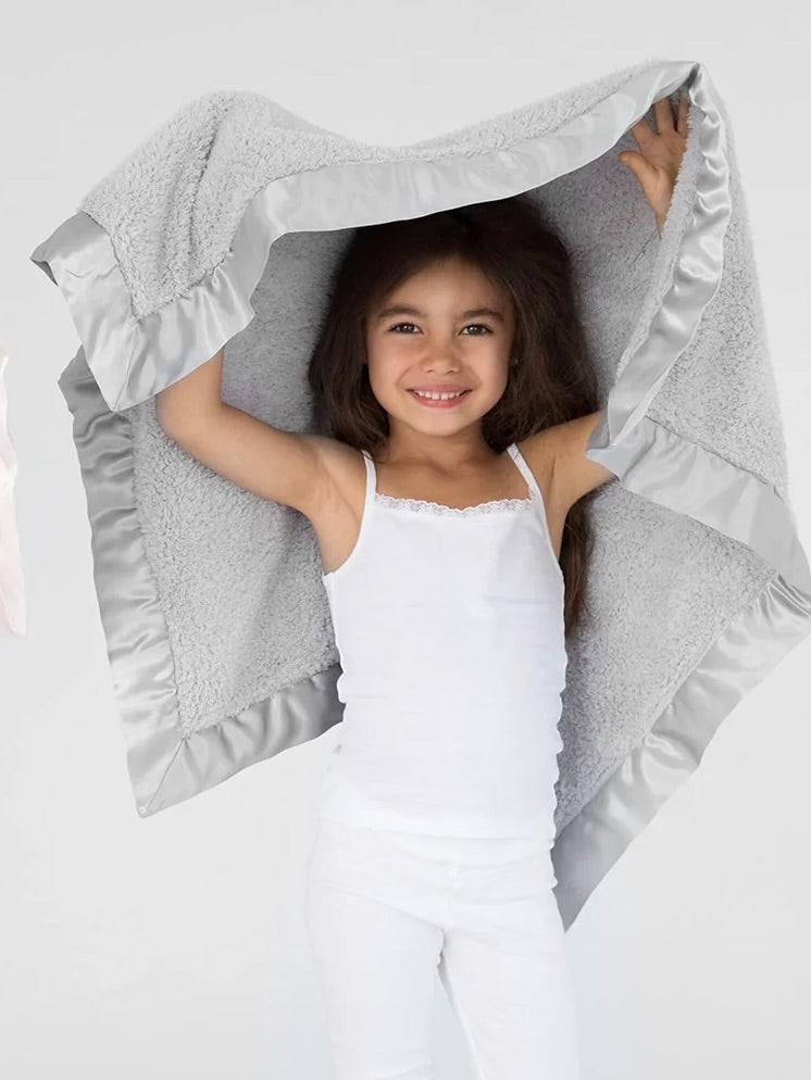Little Giraffe Chenille Blanket- Silver